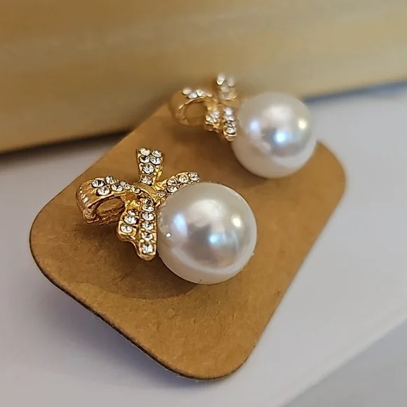 Pearl Rhinestone Bow Earrings NWOT - Picture 3 of 4